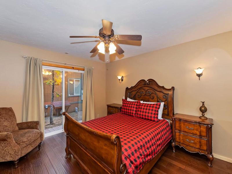 Big 10 Luxury Cabin With Hottub image