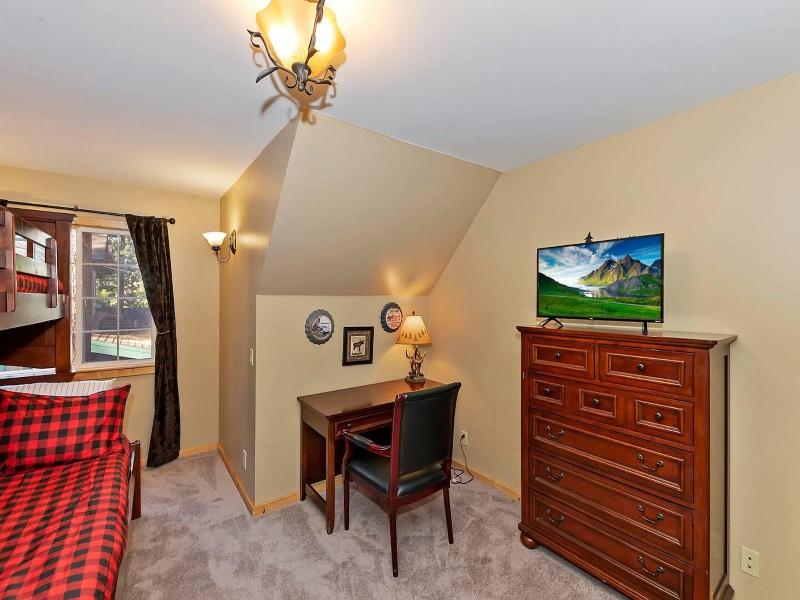 Big 10 Luxury Cabin With Hottub image