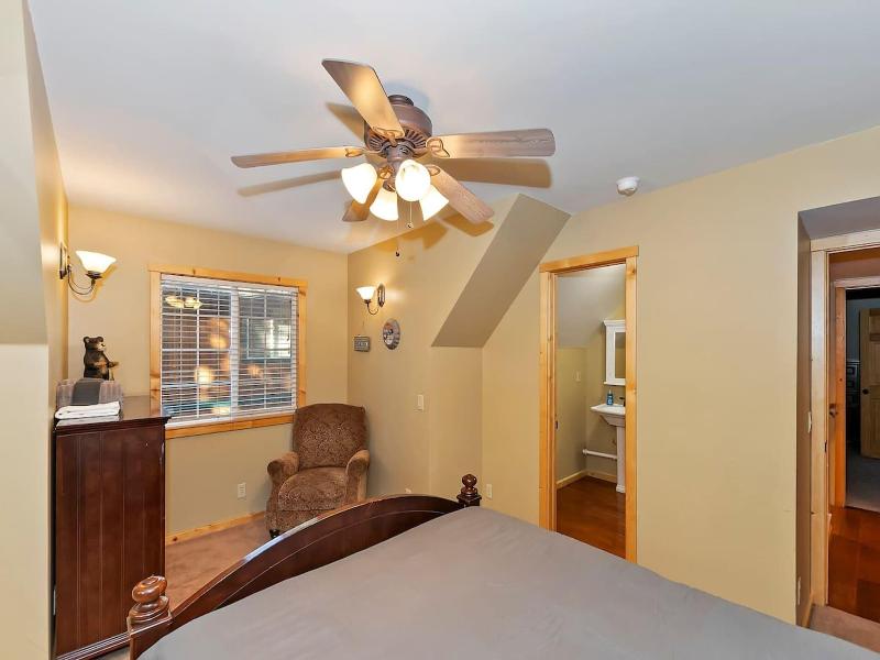 Big 10 Luxury Cabin With Hottub image