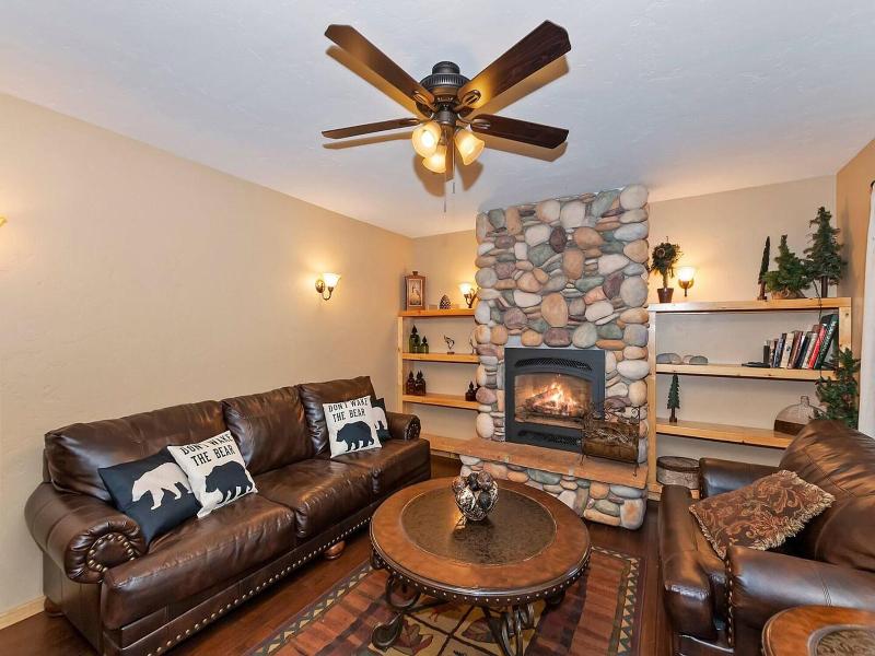 Big 10 Luxury Cabin With Hottub image