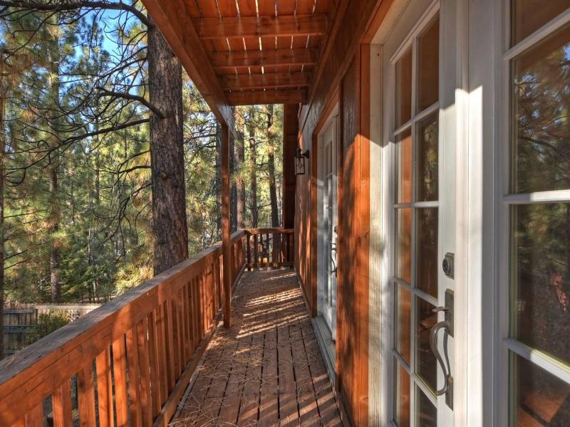 Big 10 Luxury Cabin With Hottub image