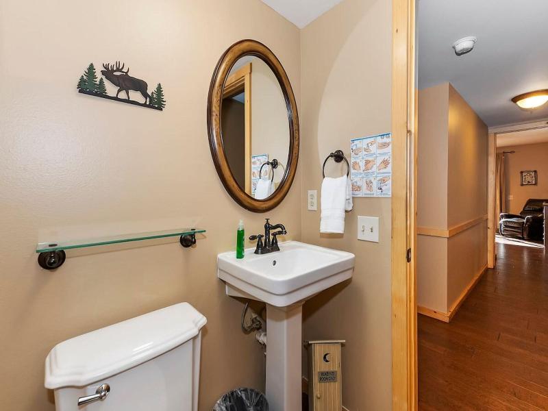 Big 10 Luxury Cabin With Hottub image