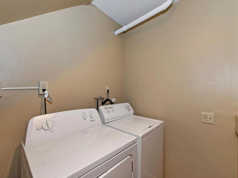 Big 10 Luxury Cabin With Hottub image