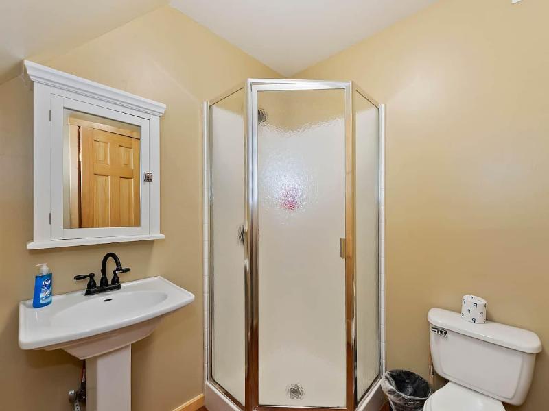 Big 10 Luxury Cabin With Hottub image