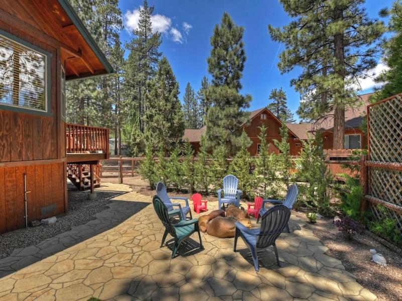 Teakwood Cozy Wood Cabin With Fireplace image