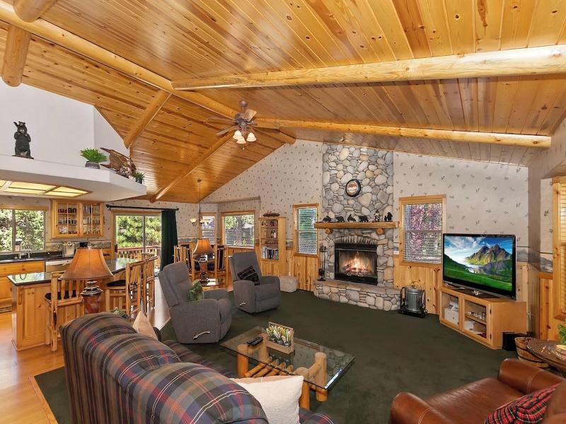 Teakwood Cozy Wood Cabin With Fireplace image