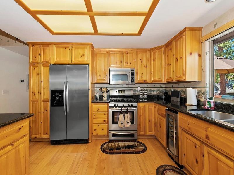 Teakwood Cozy Wood Cabin With Fireplace image