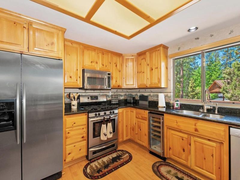 Teakwood Cozy Wood Cabin With Fireplace image