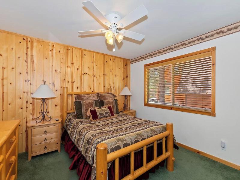 Teakwood Cozy Wood Cabin With Fireplace image