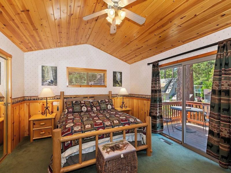 Teakwood Cozy Wood Cabin With Fireplace image