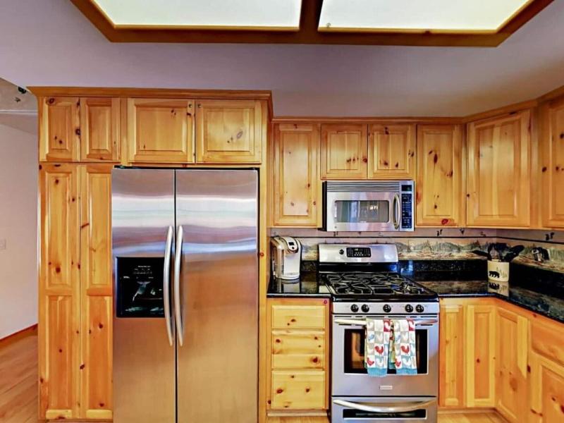 Teakwood Cozy Wood Cabin With Fireplace image