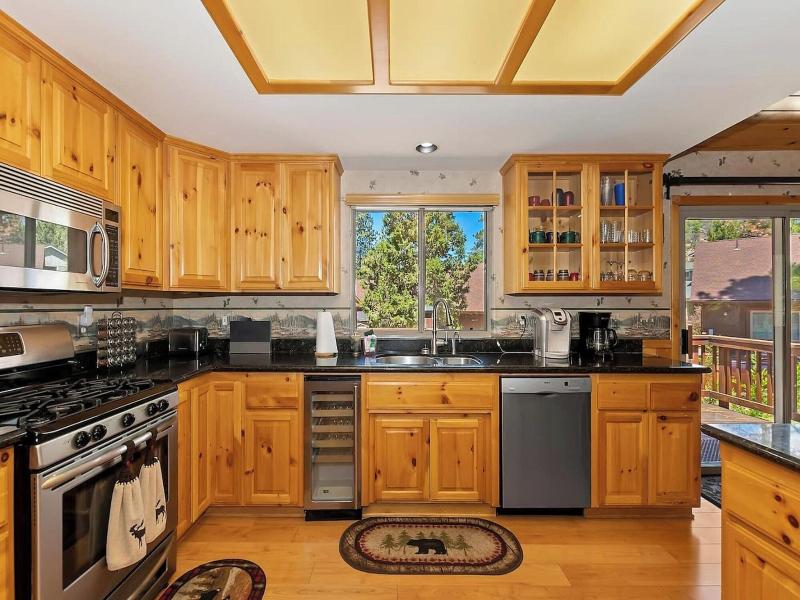 Teakwood Cozy Wood Cabin With Fireplace image