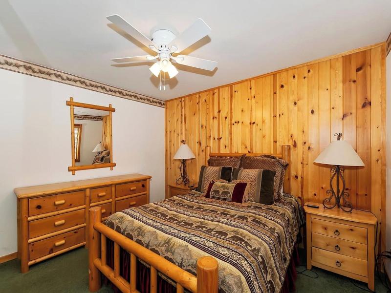 Teakwood Cozy Wood Cabin With Fireplace image