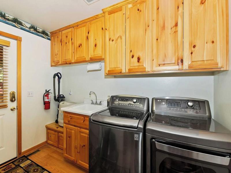 Teakwood Cozy Wood Cabin With Fireplace image