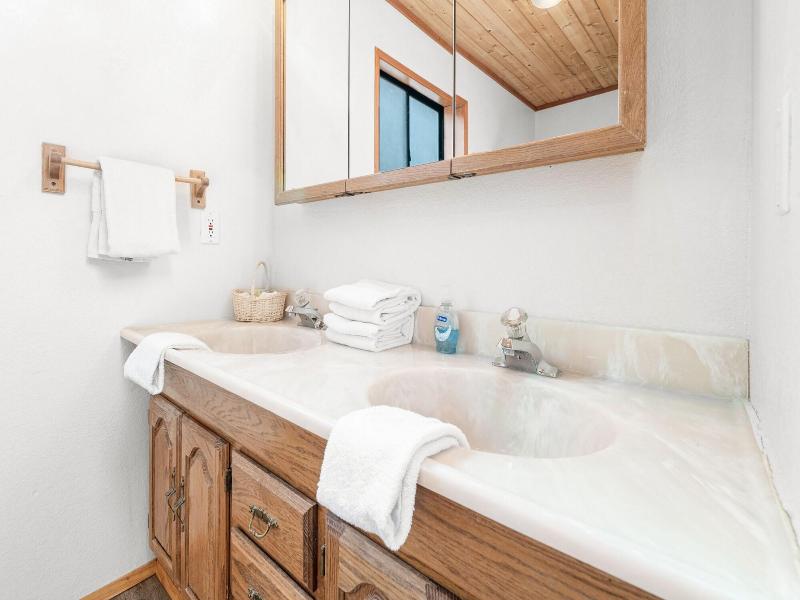 5 Kern's Cabin image
