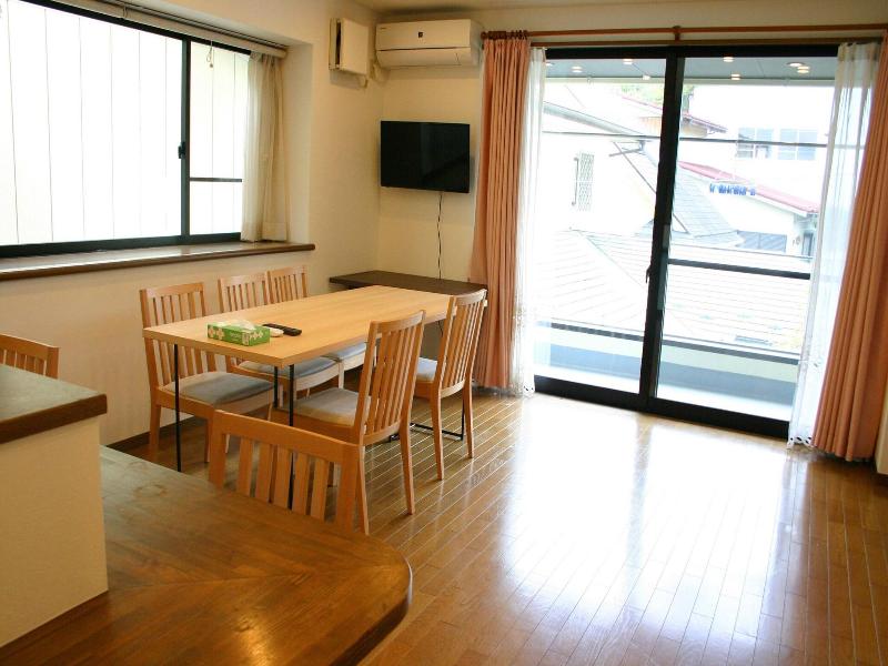916 Travel Inn image