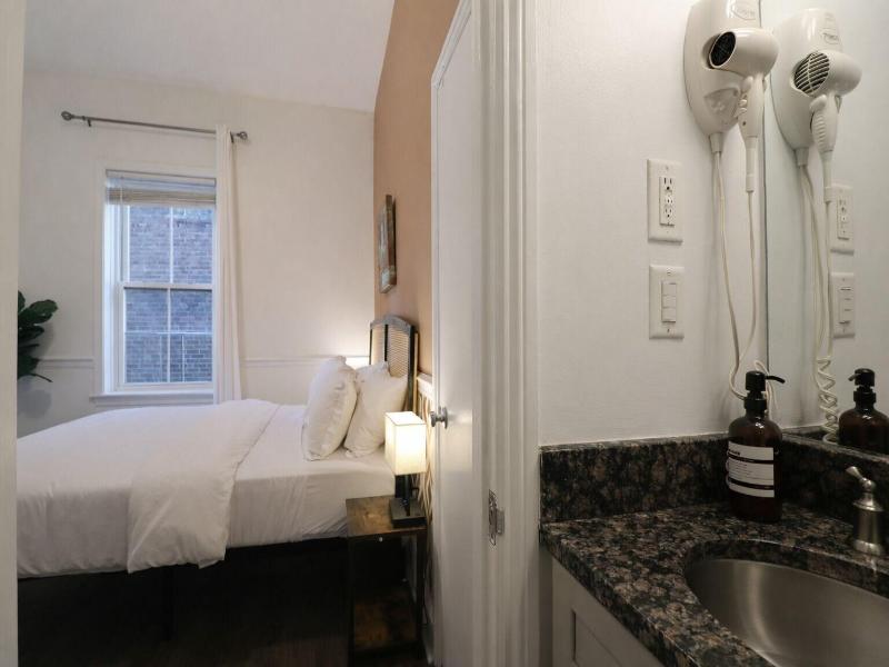 Good Hotels Boston image