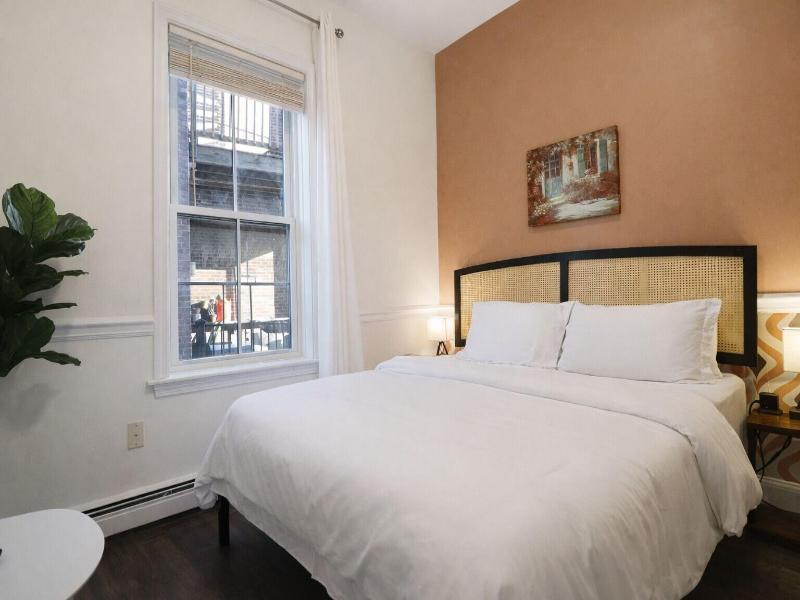 Good Hotels Boston image