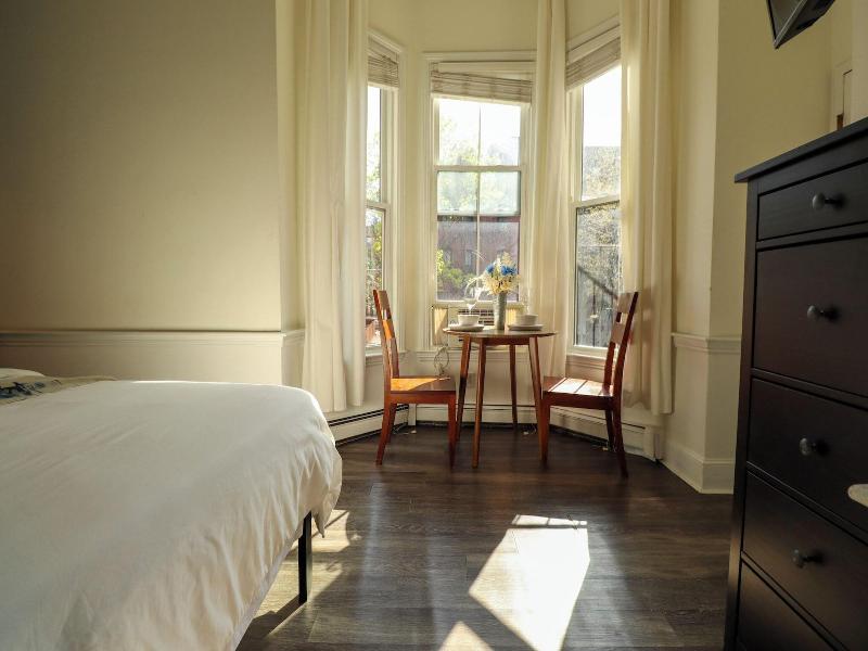 Good Hotels Boston image