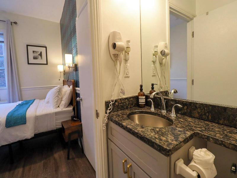 Good Hotels Boston image