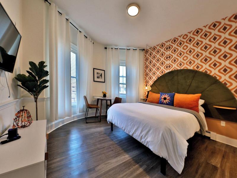 Good Hotels Boston image