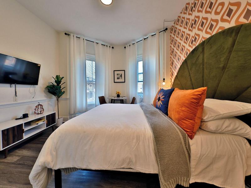 Good Hotels Boston image