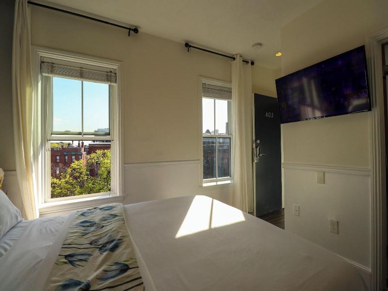 Good Hotels Boston image