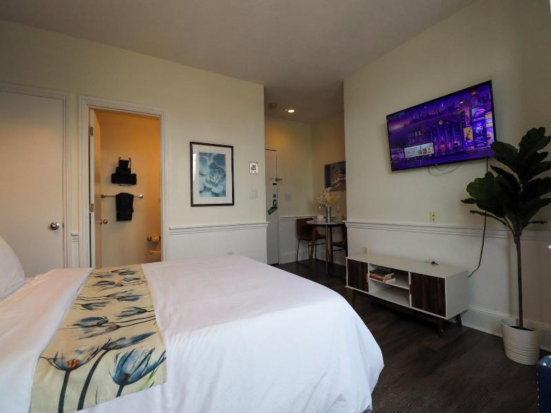 Good Hotels Boston image