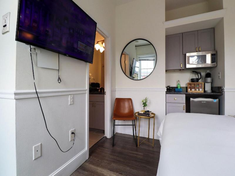 Good Hotels Boston image