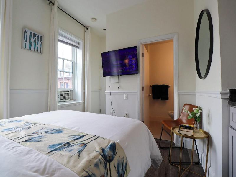 Good Hotels Boston image