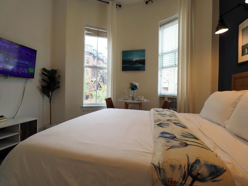 Good Hotels Boston image