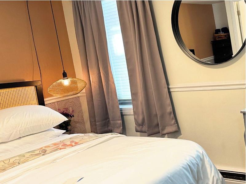 Good Hotels Boston image