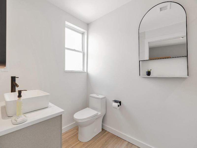 The St Laurent Social Club & Guest Rooms image