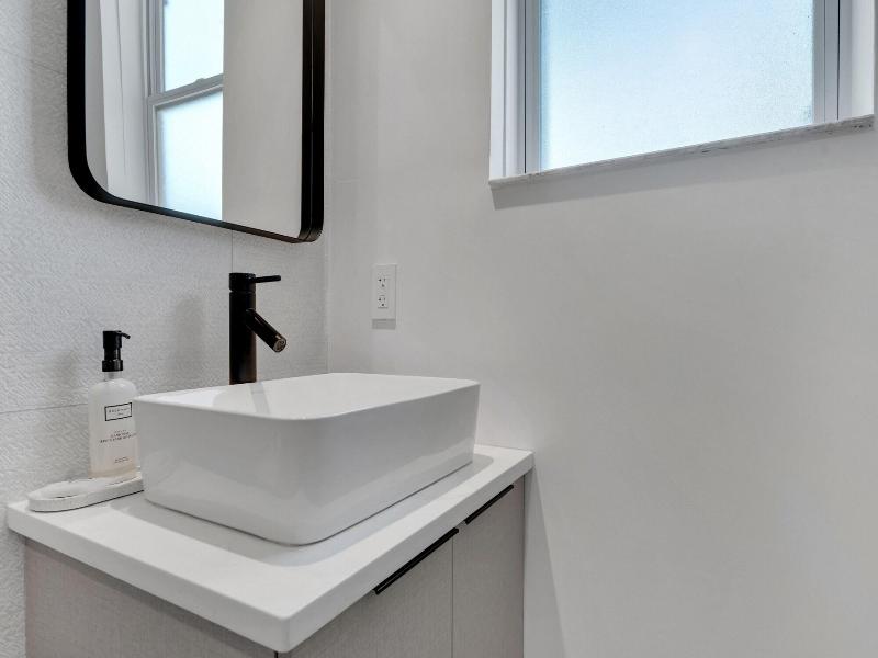 The St Laurent Social Club & Guest Rooms image