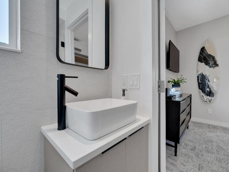 The St Laurent Social Club & Guest Rooms image