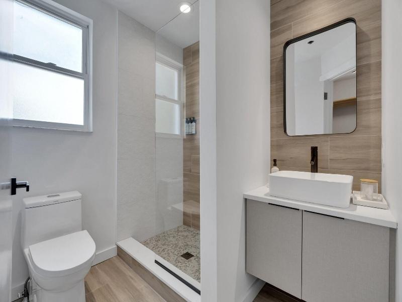 The St Laurent Social Club & Guest Rooms image