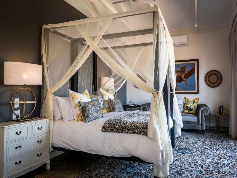 Safari Moon Luxury Bush Lodge image
