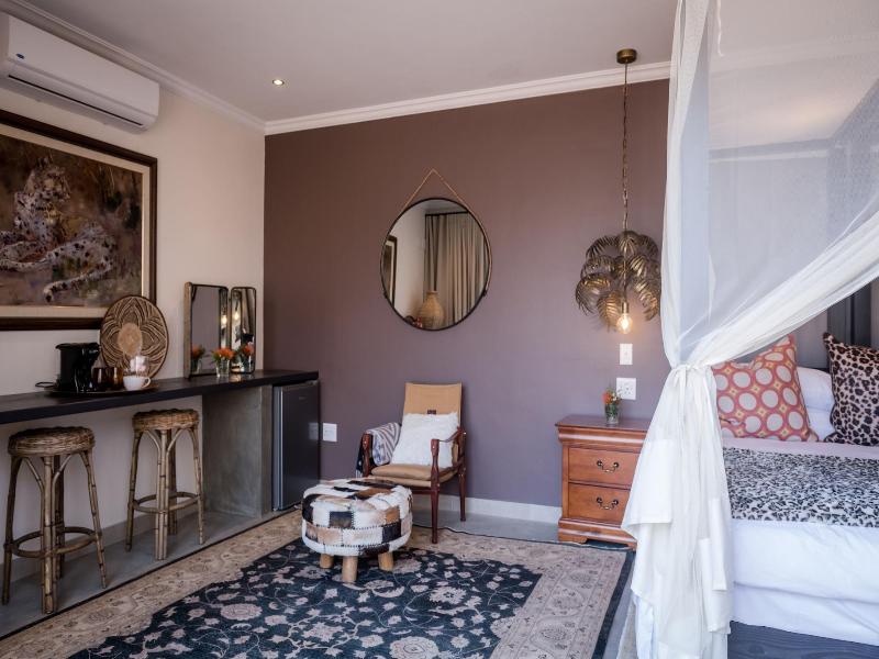 Safari Moon Luxury Bush Lodge image