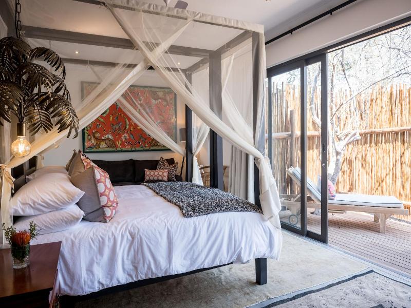 Safari Moon Luxury Bush Lodge image