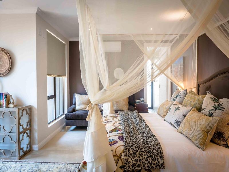 Safari Moon Luxury Bush Lodge image