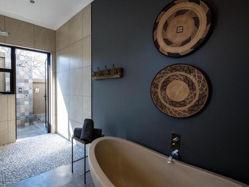 Safari Moon Luxury Bush Lodge image