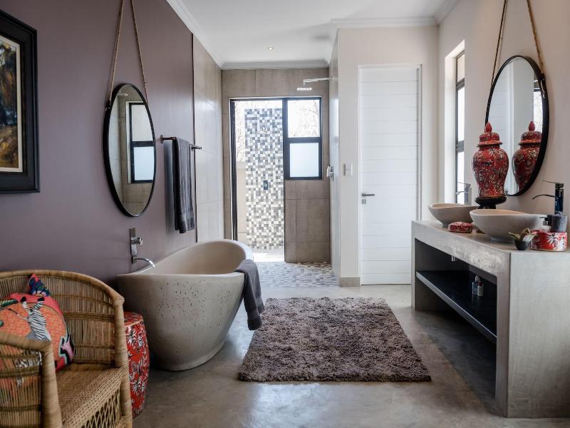 Safari Moon Luxury Bush Lodge image