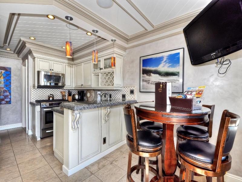 The Retreat In Laguna Beach image