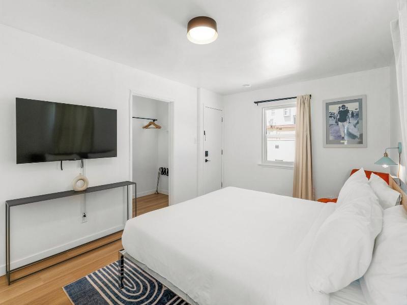 Aliza Hotel image