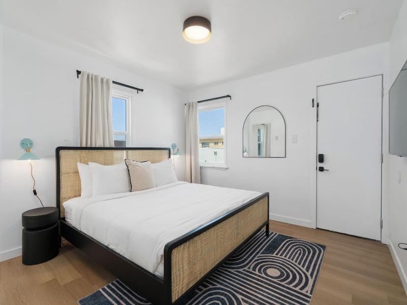 Aliza Hotel image