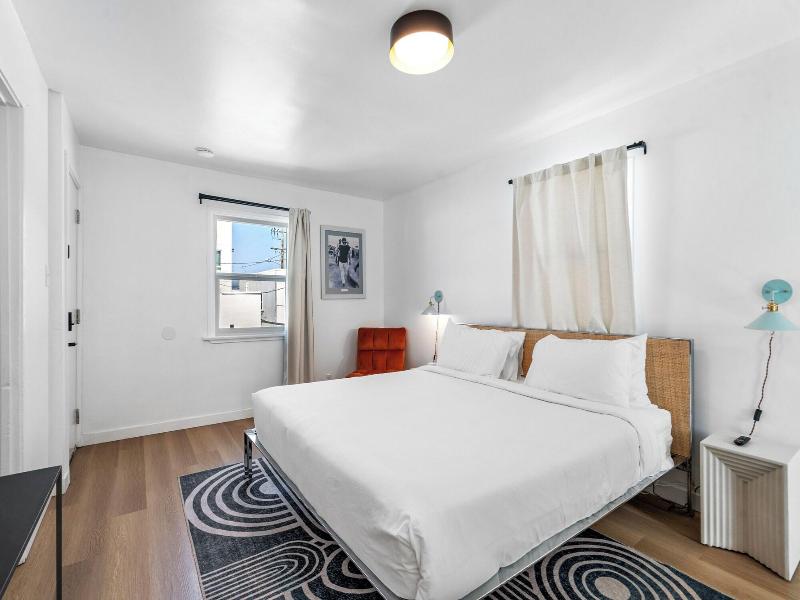 Aliza Hotel image