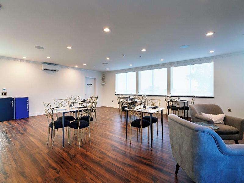 Rhapsody In View Boutique Hotel