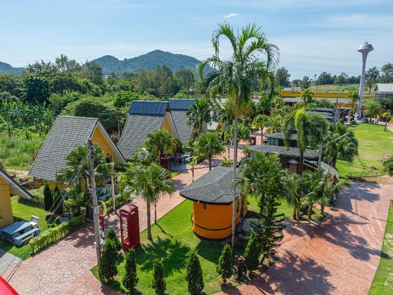 Apinya Resort Bangsarey image