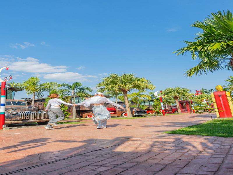 Apinya Resort Bangsarey image