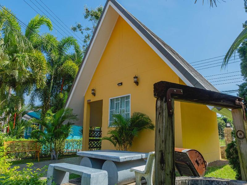 Apinya Resort Bangsarey image
